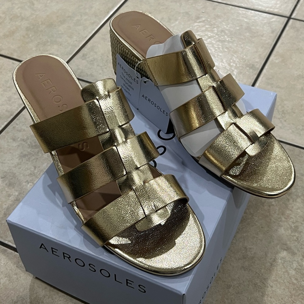 AEROSOLES Women's Metallic Gold Mules